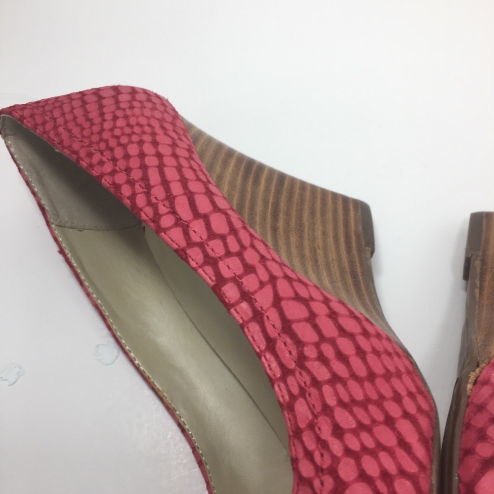 Max Studio Mecca Faux Alligator Wedges - Picture 6 of 16